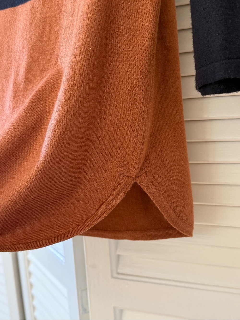 Design History Women’s Rust and Navy Wide-Stripe Long Sleeve Tee — Medium - Picture 4 of 8